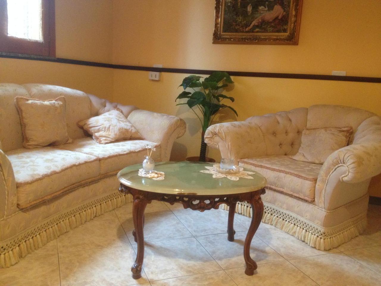Il B&B Maison Graziella Viagrande Exteriör bild